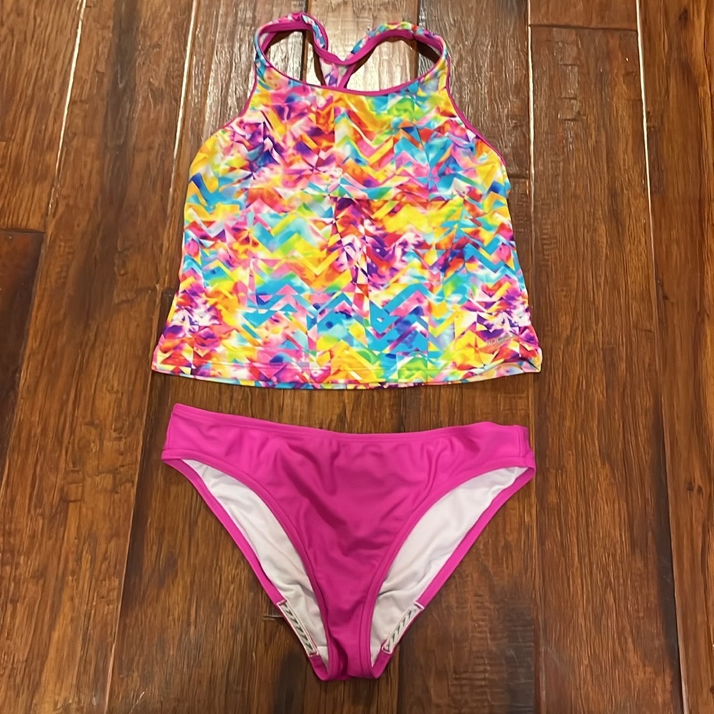 Girl’s Speedo Racerback Tank Swim Top & Solid Bright Pink Bottoms. Size 16.